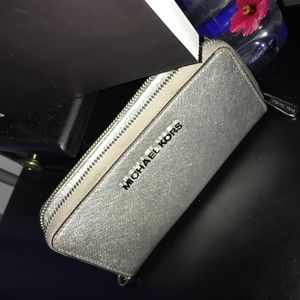 Michael Kors Jet Set Travel Wallet